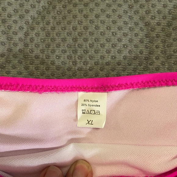 Hot pink bikini - Picture 4 of 6